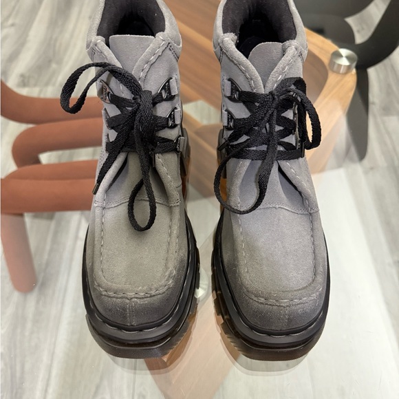 DR MARTENS CORRAN 3-EYE SUEDE HEELED BOOTS - Picture 3 of 9